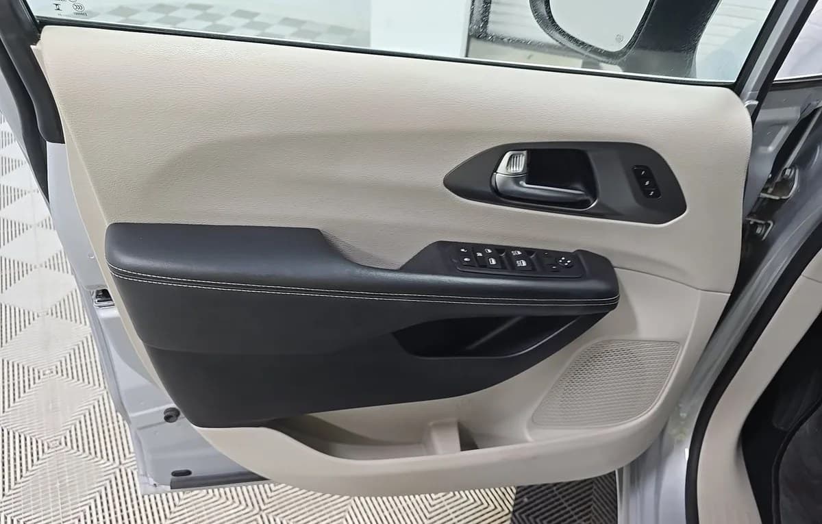 2023 CHRYSLER PACIFICA TOURING L 121.6" WB 6