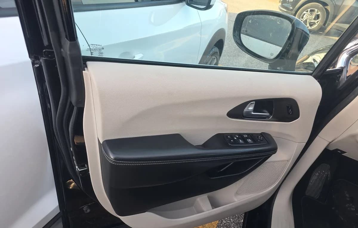 2024 CHRYSLER PACIFICA TOURING L 121.6" WB 6