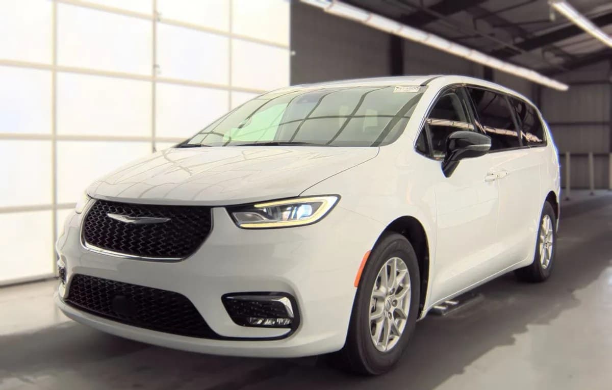 2024 CHRYSLER PACIFICA TOURING L 121.6" WB 2