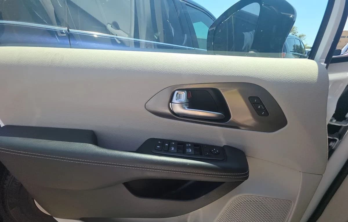 2024 CHRYSLER PACIFICA TOURING L 121.6" WB 6
