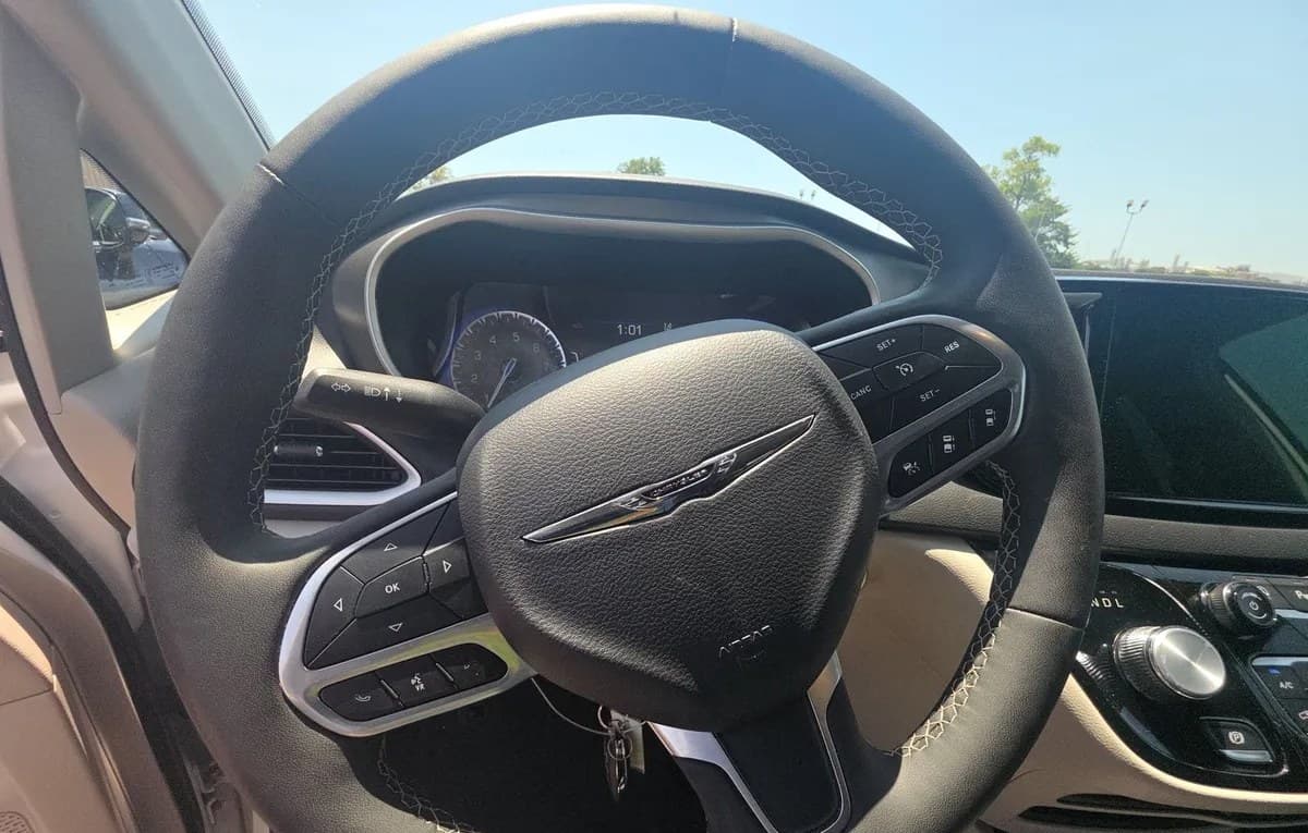 2024 CHRYSLER PACIFICA TOURING L 121.6" WB 7