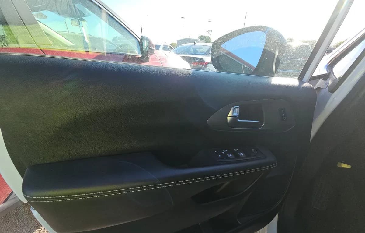 2025 CHRYSLER PACIFICA SELECT 121.6" WB 6