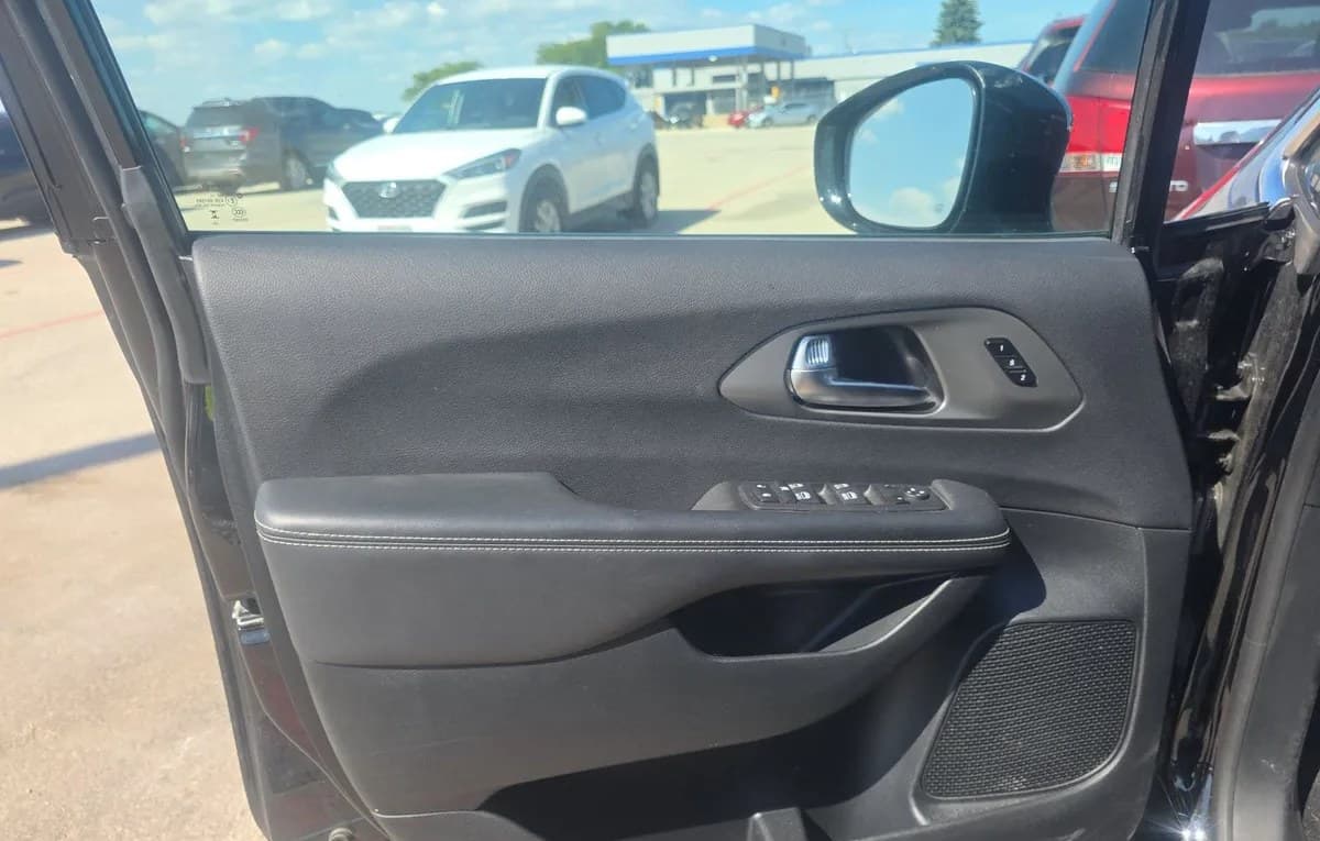 2025 CHRYSLER PACIFICA SELECT 121.6" WB 6