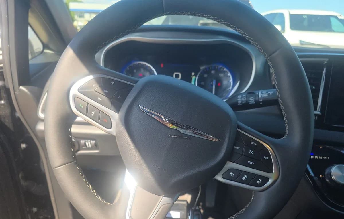 2025 CHRYSLER PACIFICA SELECT 121.6" WB 7