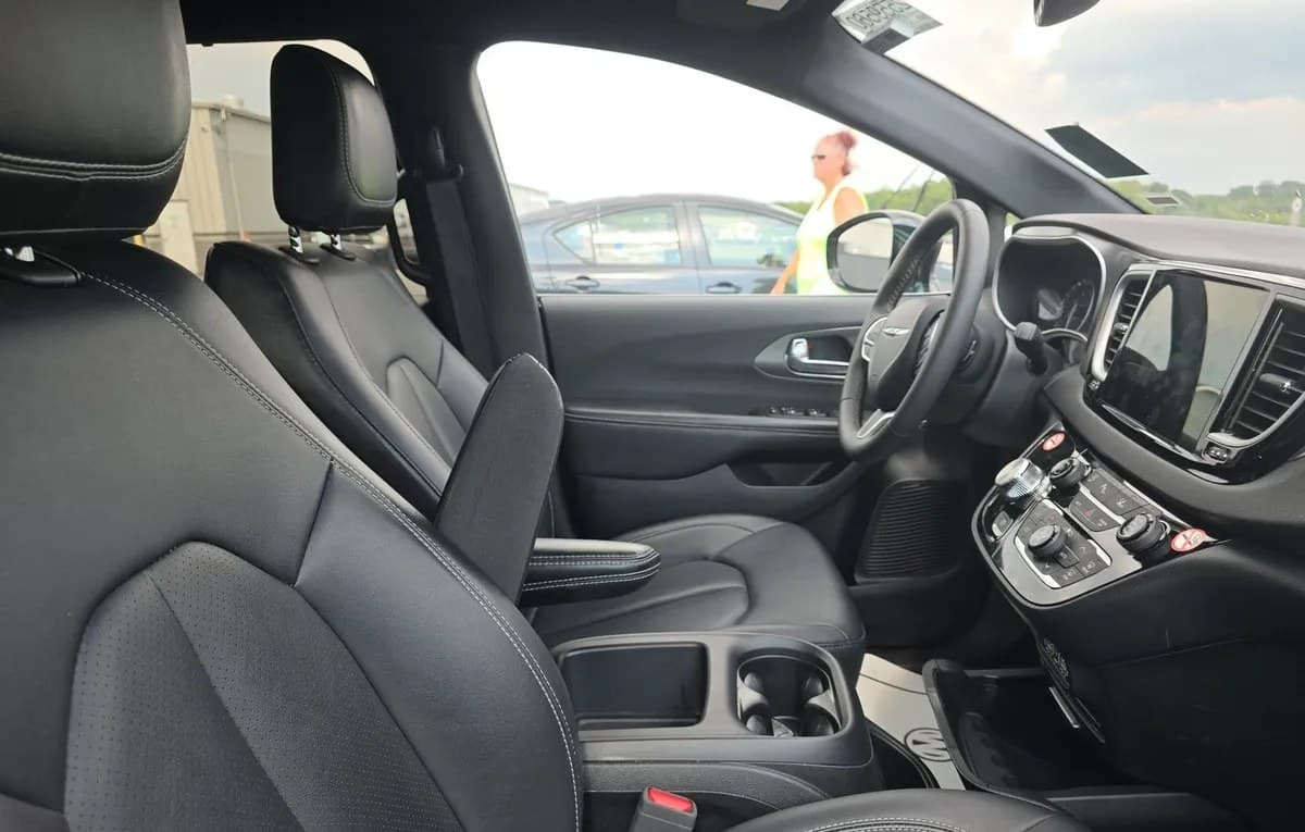 2025 CHRYSLER PACIFICA SELECT 121.6" WB 5
