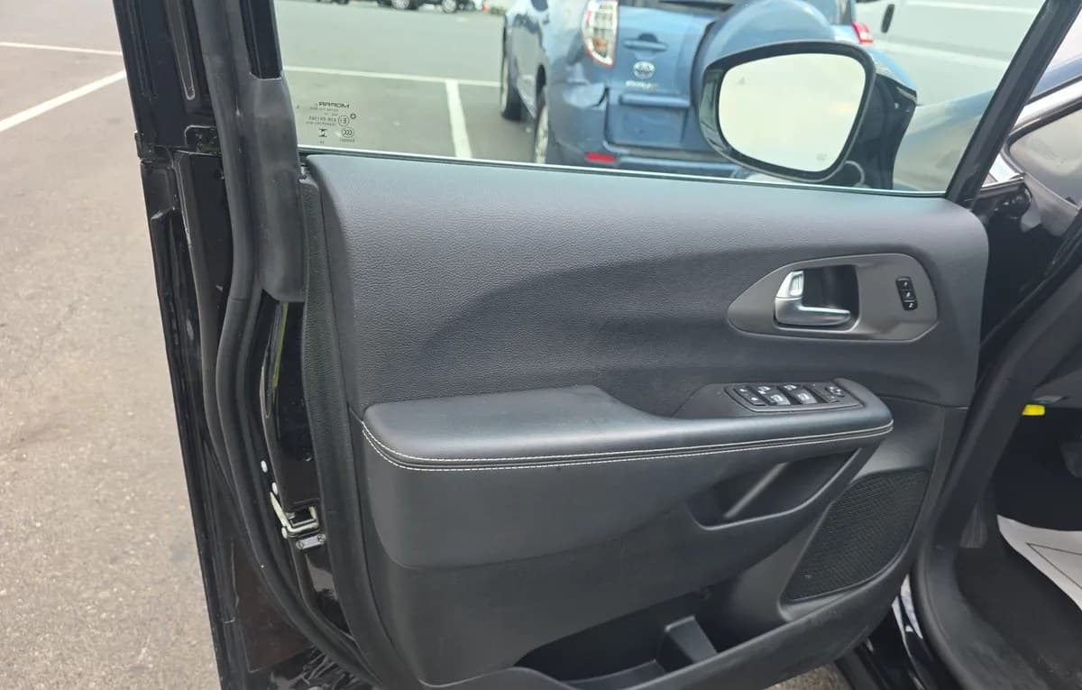 2025 CHRYSLER PACIFICA SELECT 121.6" WB 6
