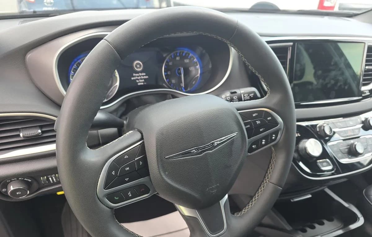 2025 CHRYSLER PACIFICA SELECT 121.6" WB 7