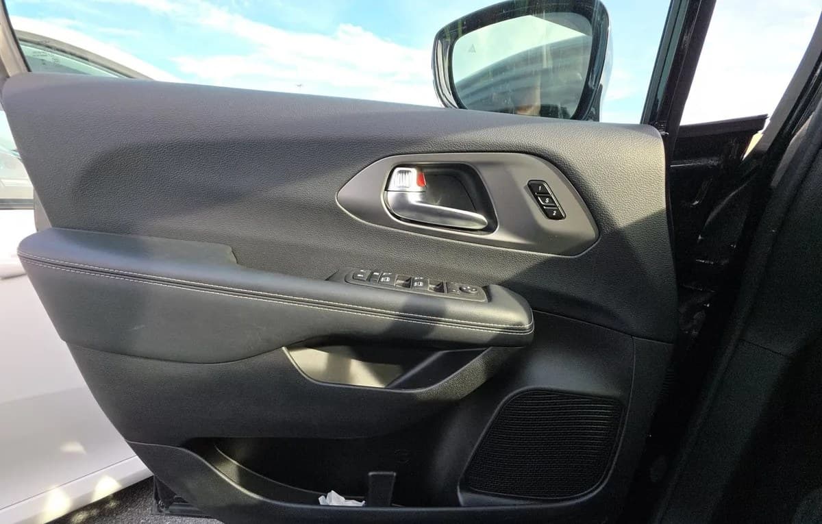 2025 CHRYSLER PACIFICA SELECT 121.6" WB 6