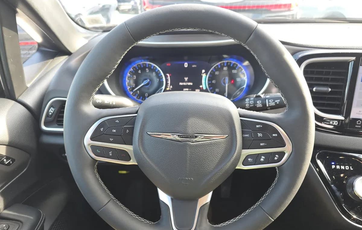 2025 CHRYSLER PACIFICA SELECT 121.6" WB 7