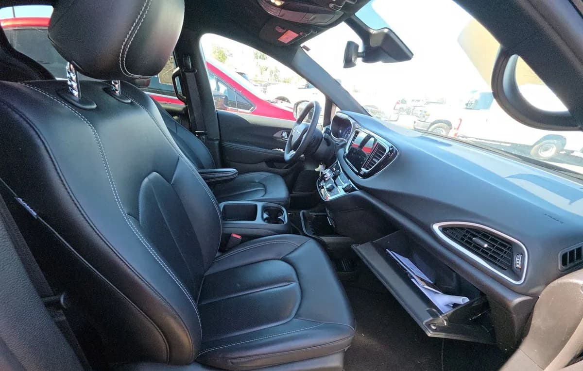 2026 CHRYSLER PACIFICA SELECT 121.6" WB 5