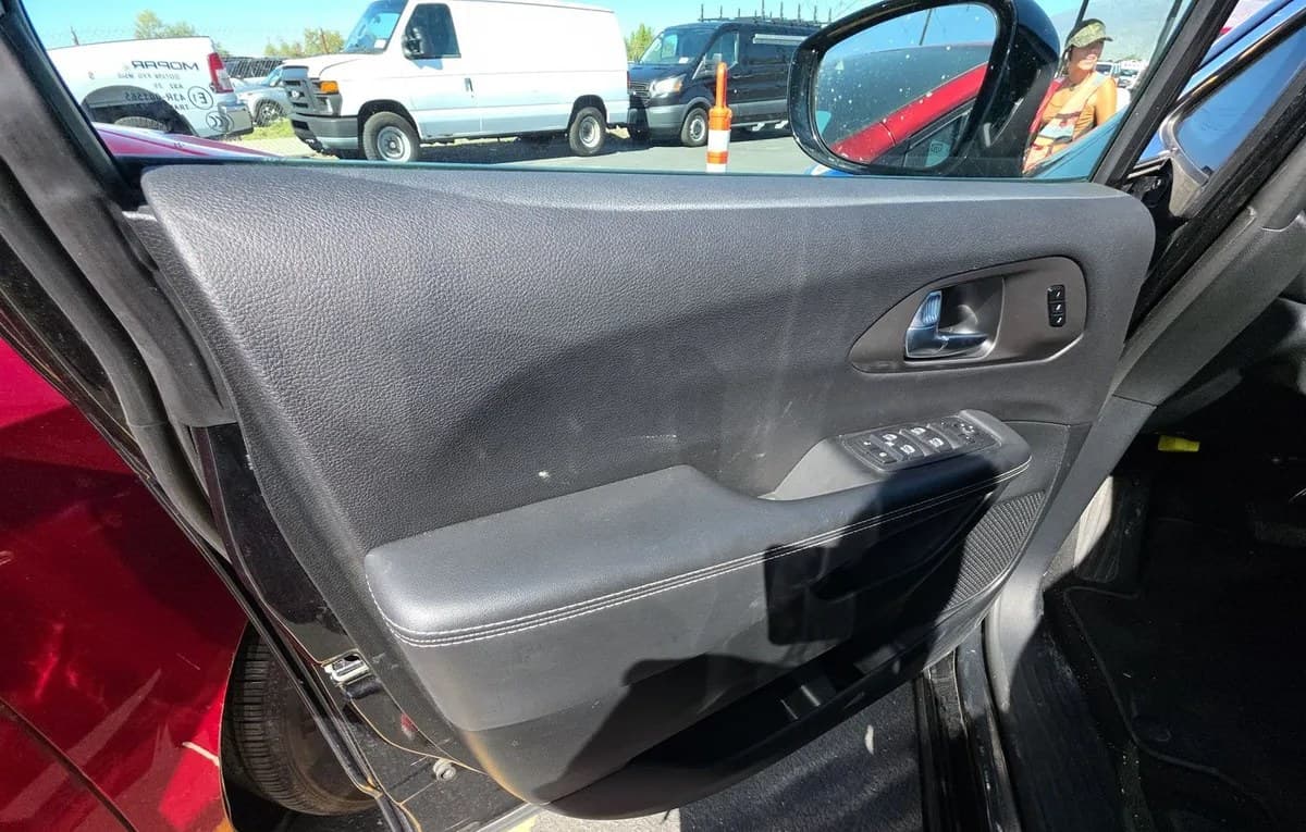 2026 CHRYSLER PACIFICA SELECT 121.6" WB 6