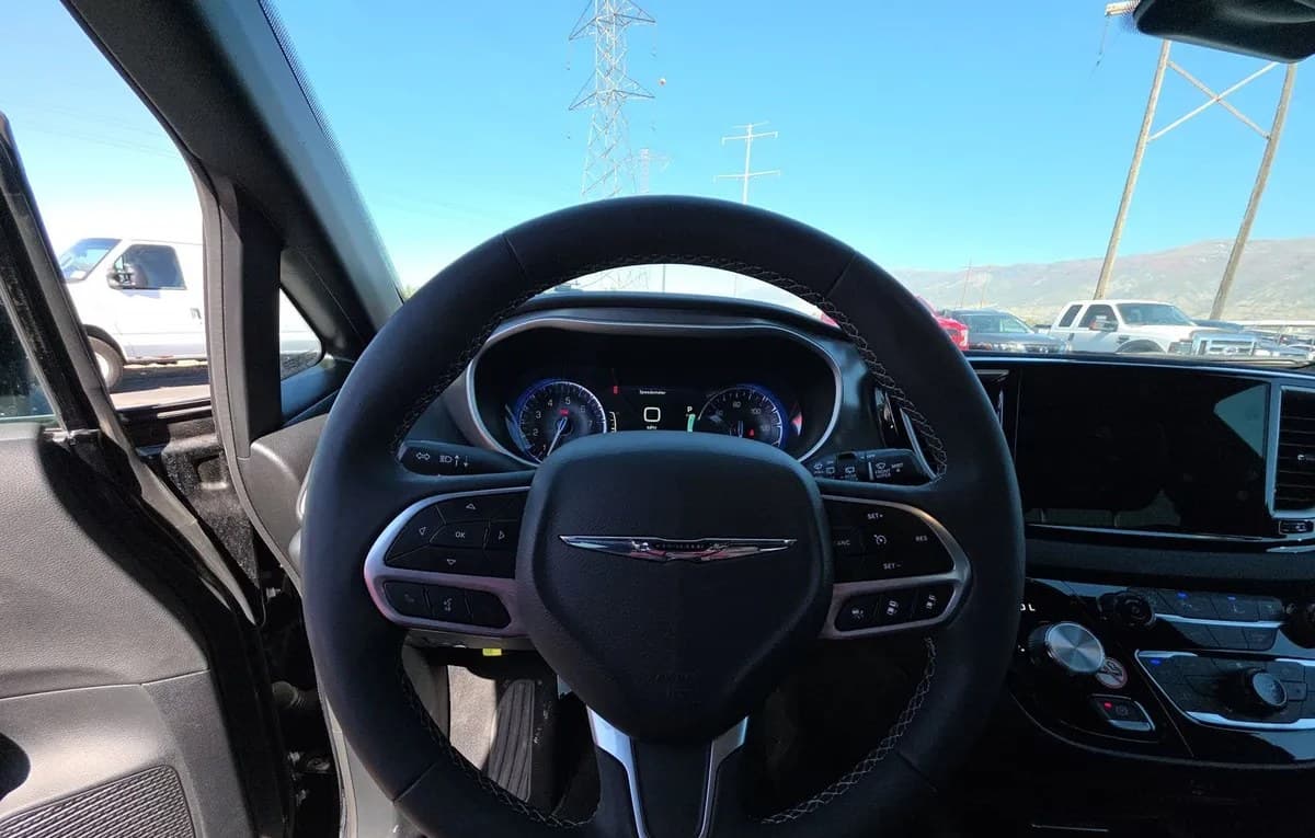 2026 CHRYSLER PACIFICA SELECT 121.6" WB 7