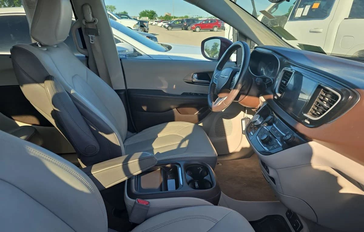 2017 CHRYSLER PACIFICA TOURING L 121.6" WB 5