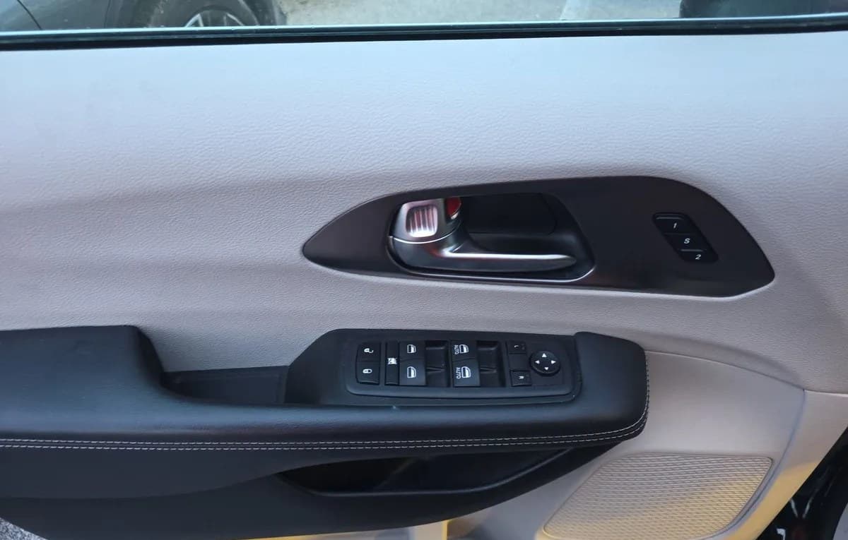 2023 CHRYSLER PACIFICA TOURING L 121.6" WB 6