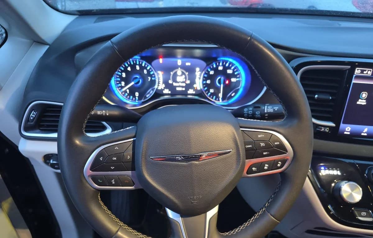 2023 CHRYSLER PACIFICA TOURING L 121.6" WB 7