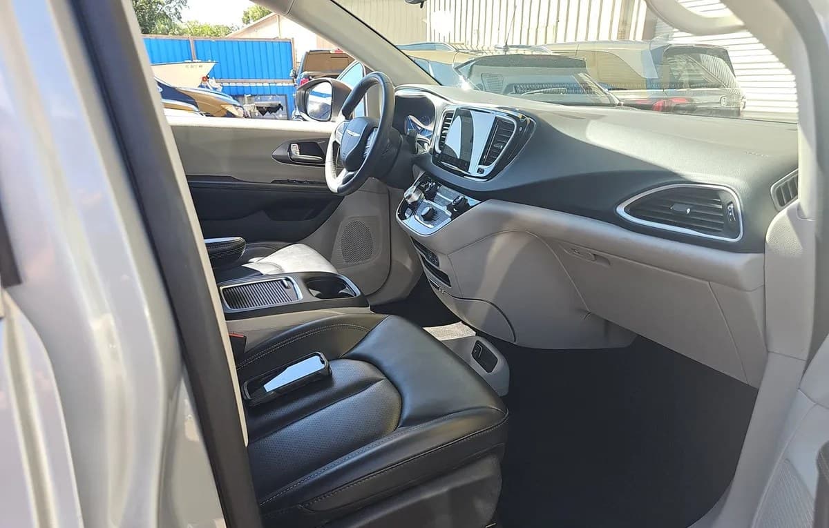 2023 CHRYSLER PACIFICA TOURING L 121.6" WB 5