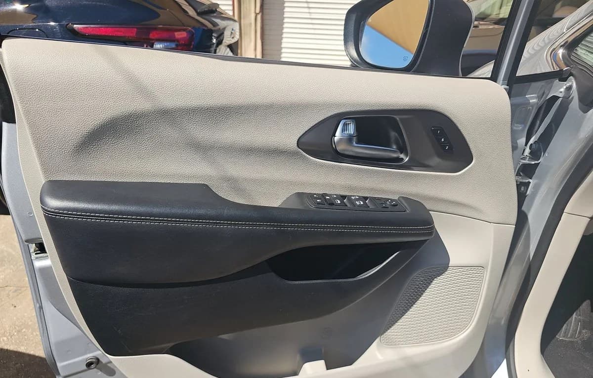 2023 CHRYSLER PACIFICA TOURING L 121.6" WB 6