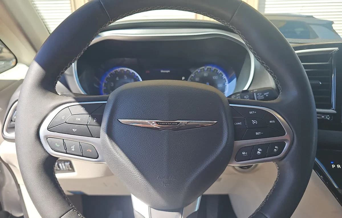2023 CHRYSLER PACIFICA TOURING L 121.6" WB 7