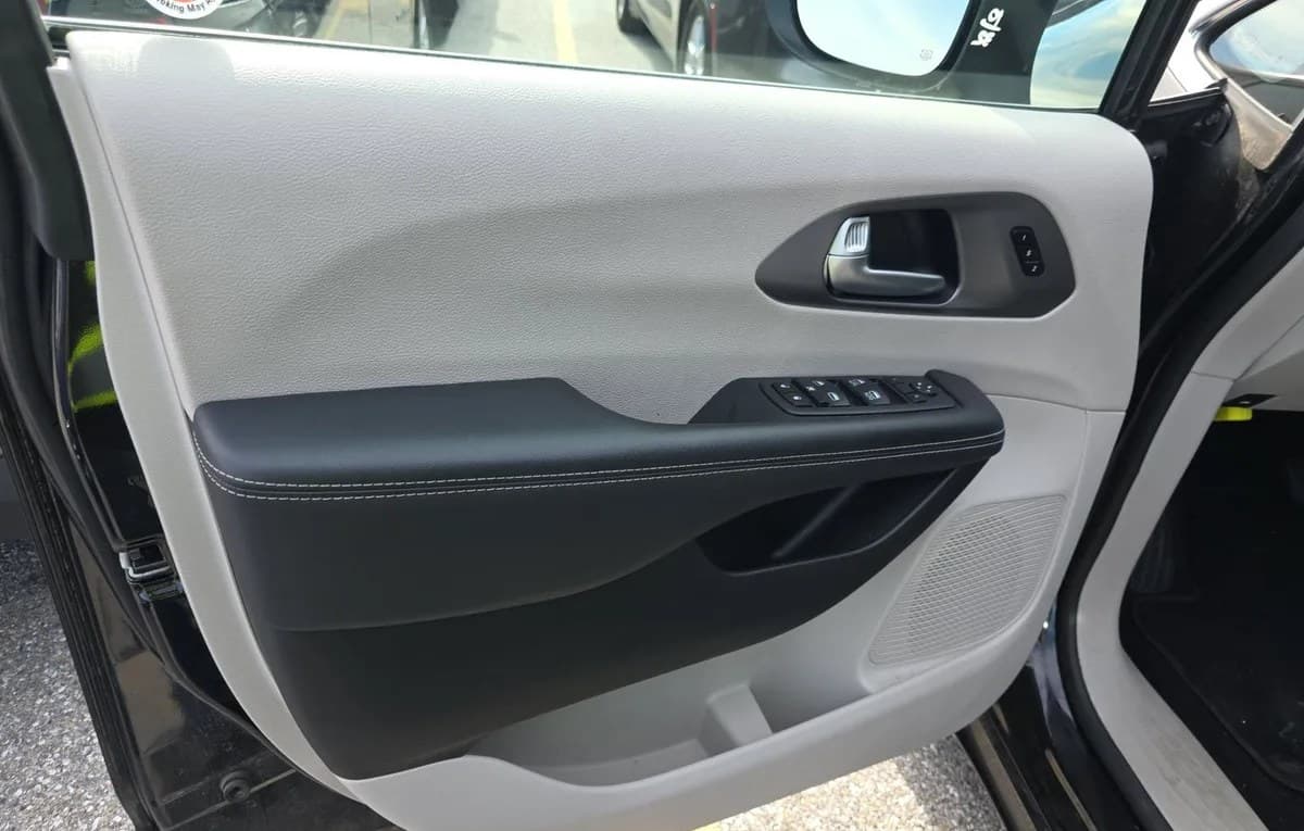 2023 CHRYSLER PACIFICA TOURING L 121.6" WB 6