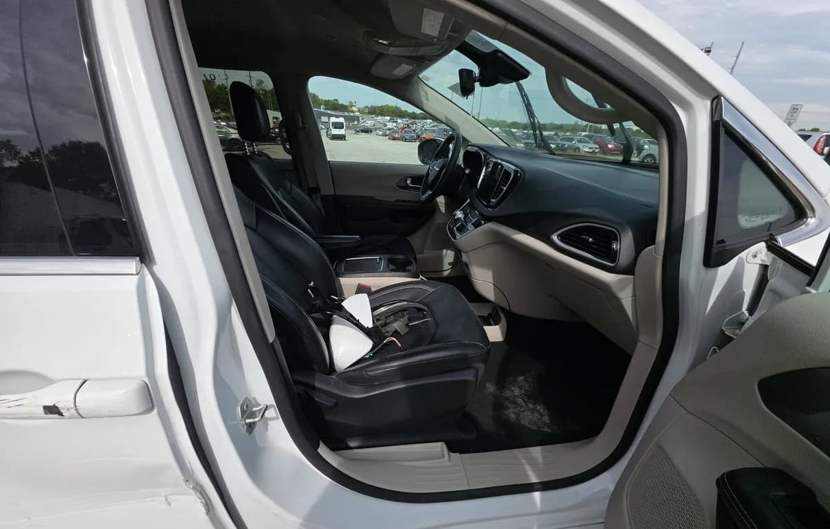 2023 CHRYSLER PACIFICA TOURING L 121.6" WB 5