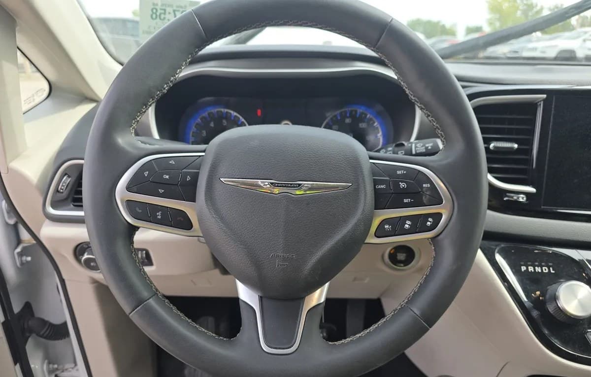 2023 CHRYSLER PACIFICA TOURING L 121.6" WB 7