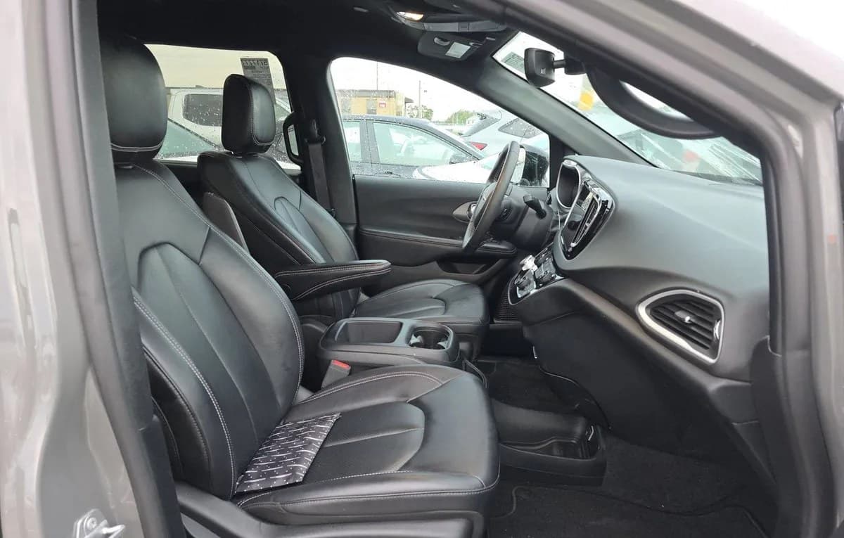 2025 CHRYSLER PACIFICA SELECT 121.6" WB 5