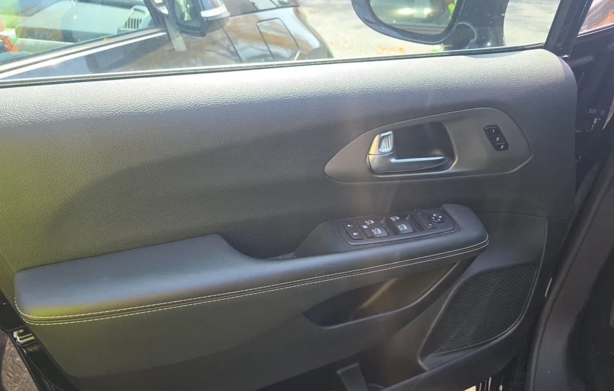 2026 CHRYSLER PACIFICA SELECT 121.6" WB 6