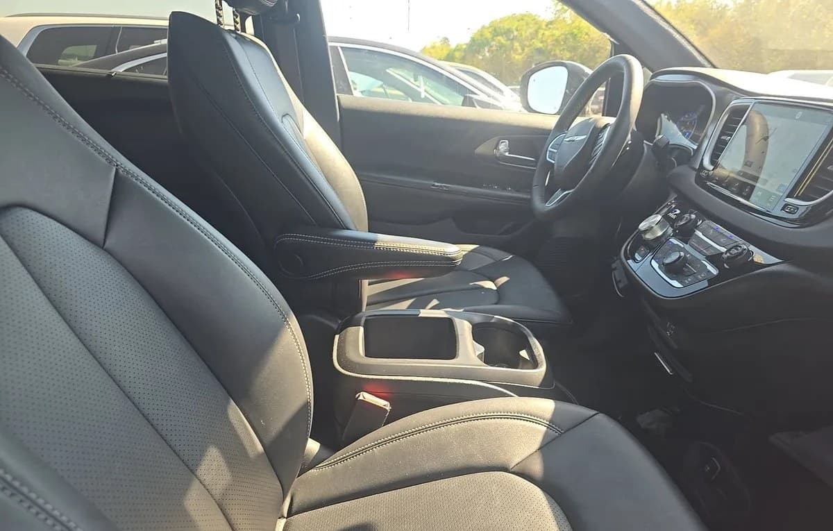 2026 CHRYSLER PACIFICA SELECT 121.6" WB 5