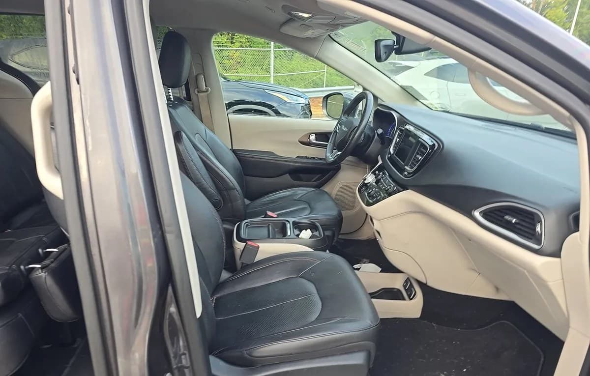 2019 CHRYSLER PACIFICA TOURING L 121.6" WB 5