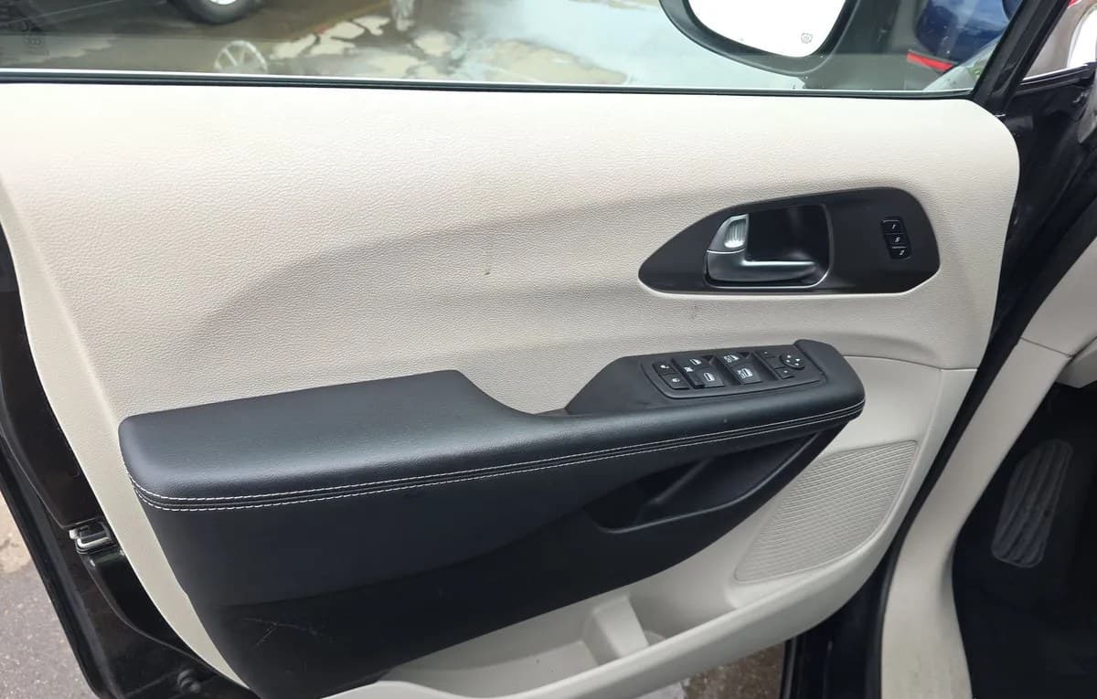 2023 CHRYSLER PACIFICA TOURING L 121.6" WB 6