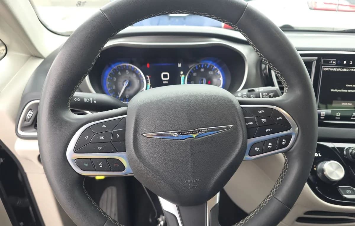 2023 CHRYSLER PACIFICA TOURING L 121.6" WB 7