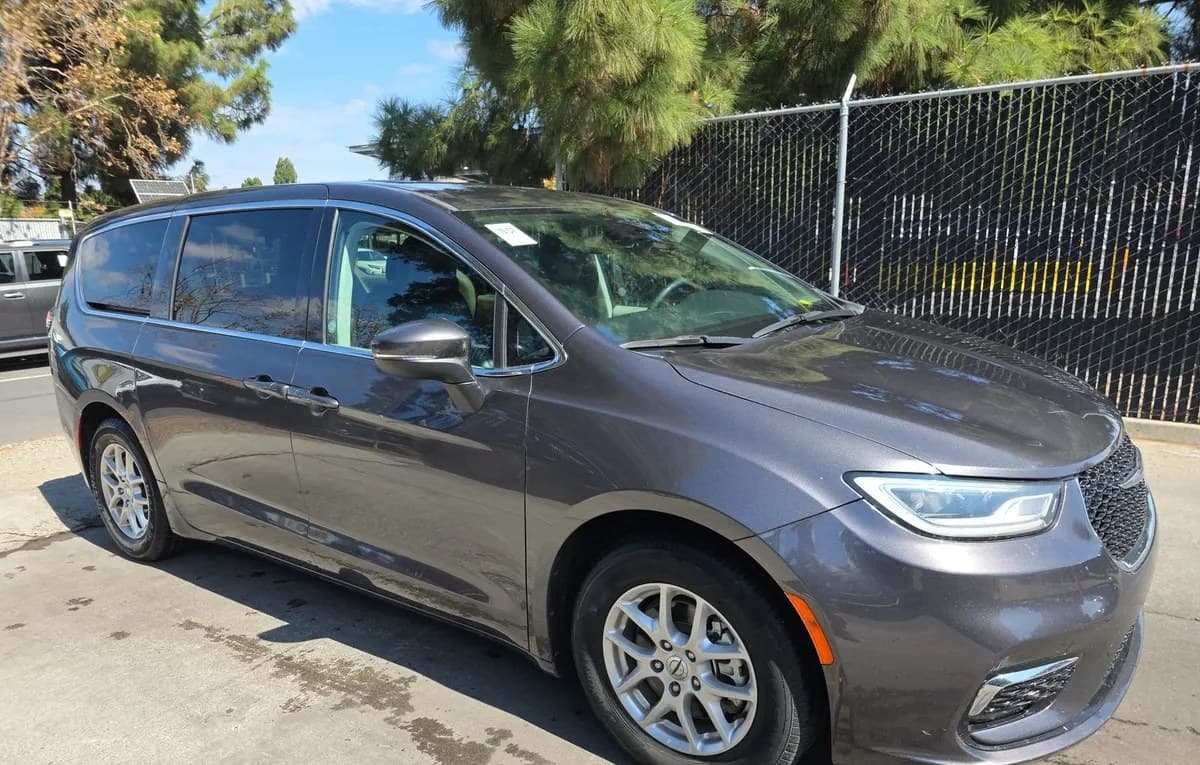 2023 CHRYSLER PACIFICA TOURING L 121.6" WB 4