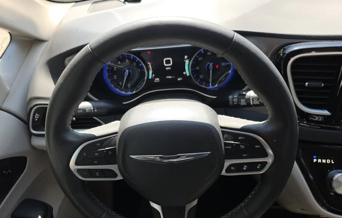 2023 CHRYSLER PACIFICA TOURING L 121.6" WB 7