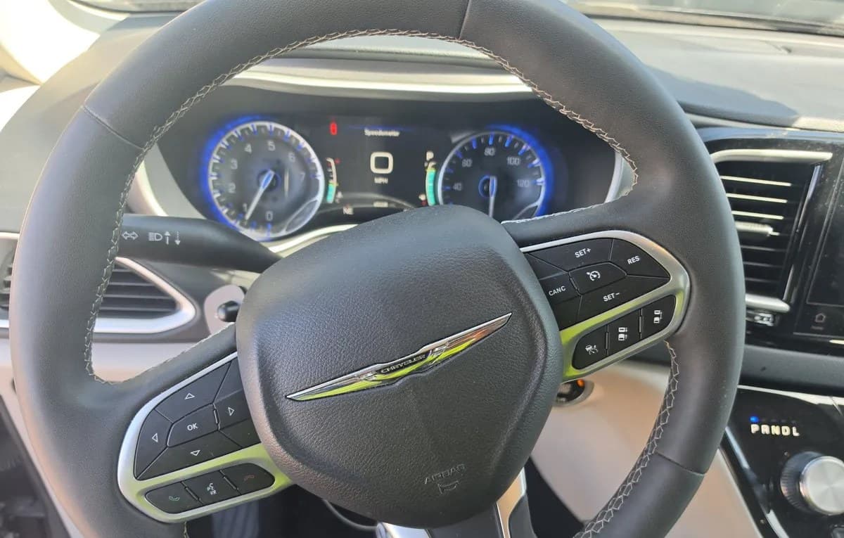 2023 CHRYSLER PACIFICA TOURING L 121.6" WB 7
