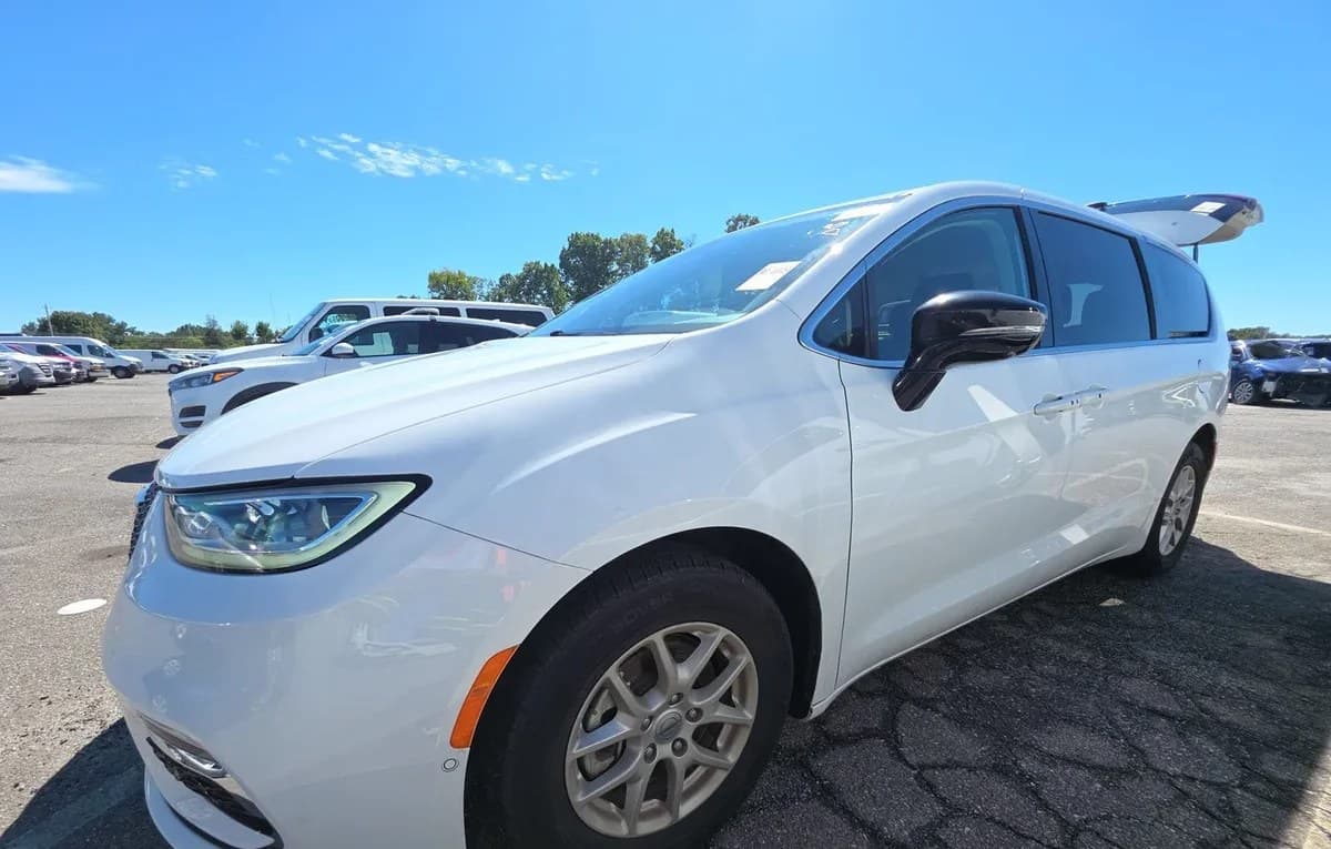 2024 CHRYSLER PACIFICA 2