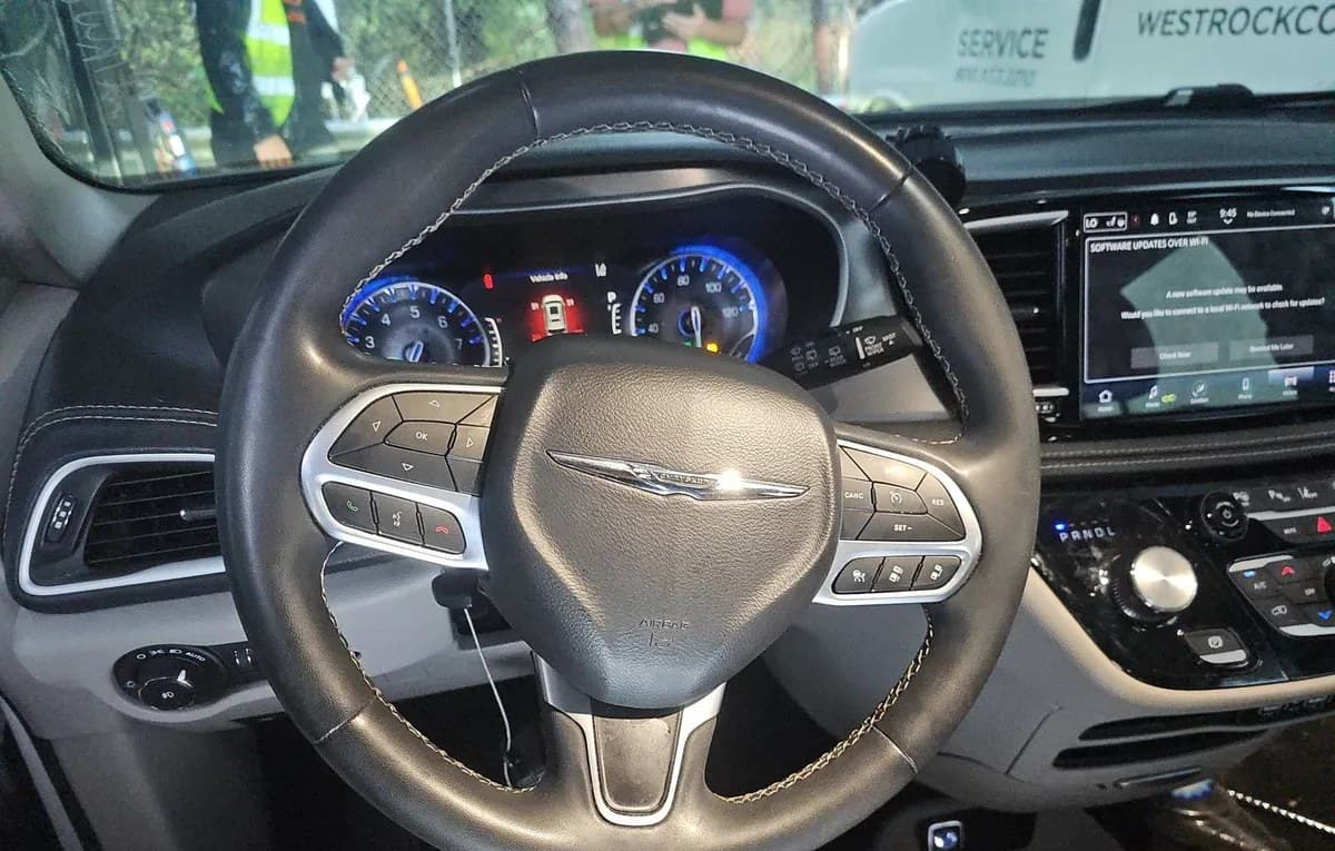 2024 CHRYSLER PACIFICA 7