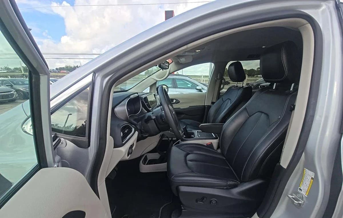 2024 CHRYSLER PACIFICA TOURING L 121.6" WB 4