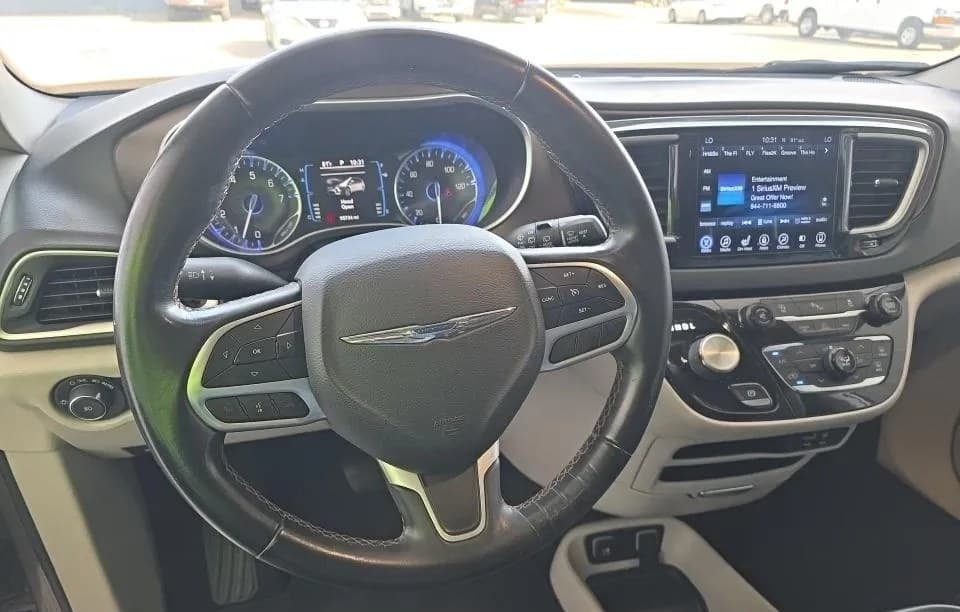 2017 CHRYSLER PACIFICA TOURING L 121.6" WB 5