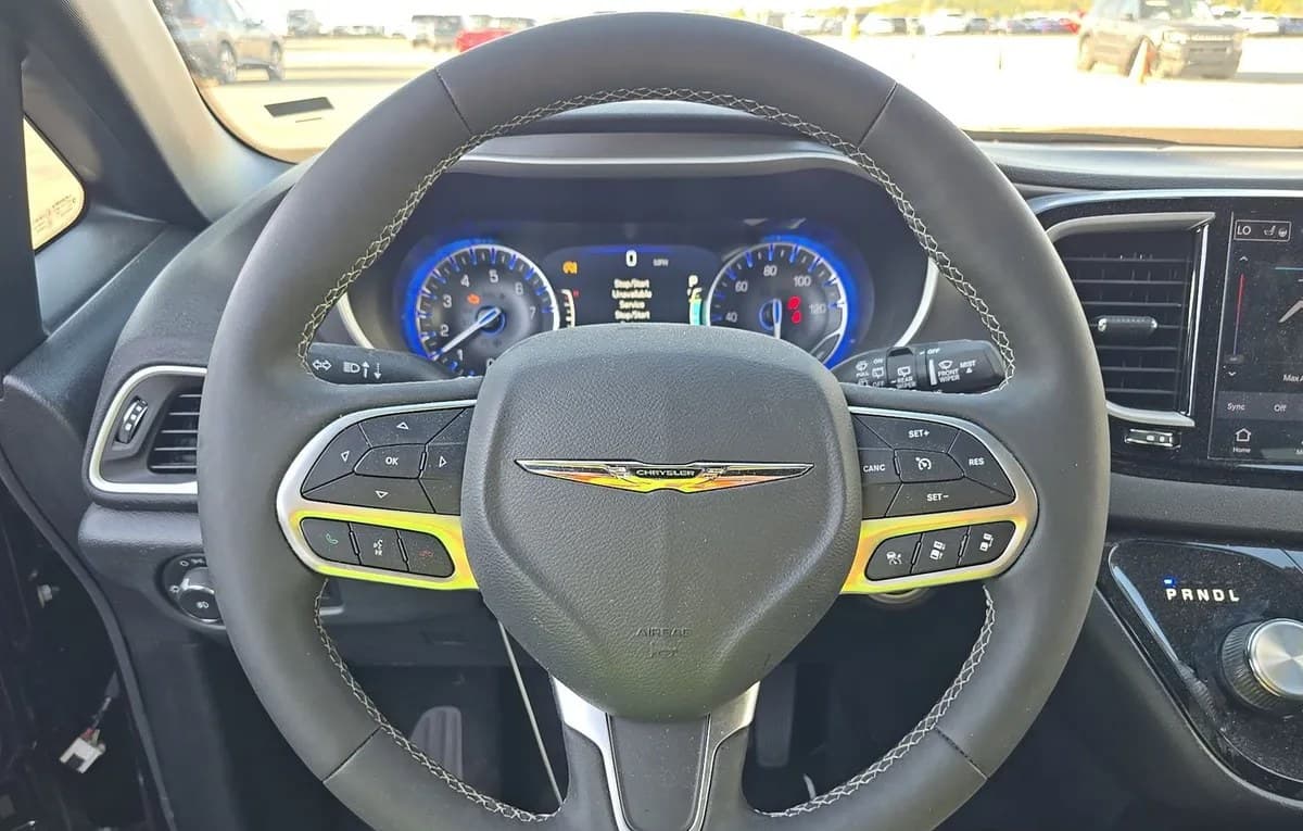 2026 CHRYSLER PACIFICA SELECT 121.6" WB 7