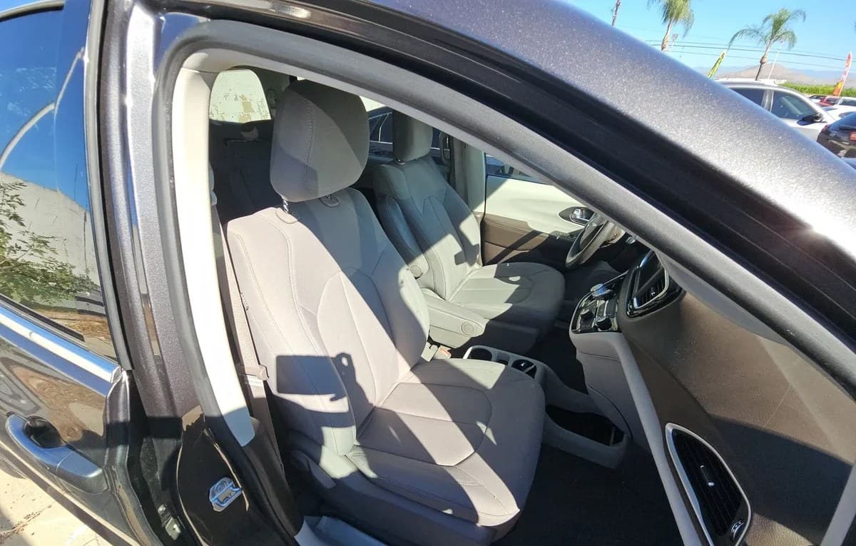 2021 CHRYSLER VOYAGER LX 121.6" WB 5