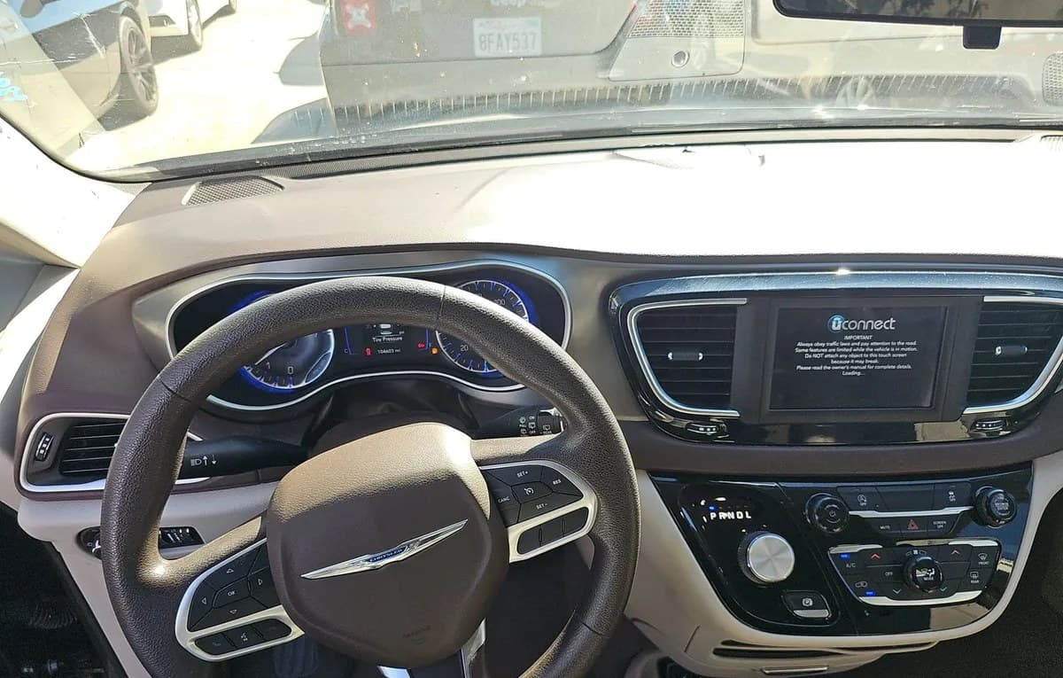 2021 CHRYSLER VOYAGER LX 121.6" WB 7