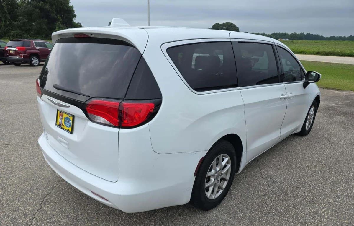 2017 CHRYSLER PACIFICA LX 121.6" WB 3