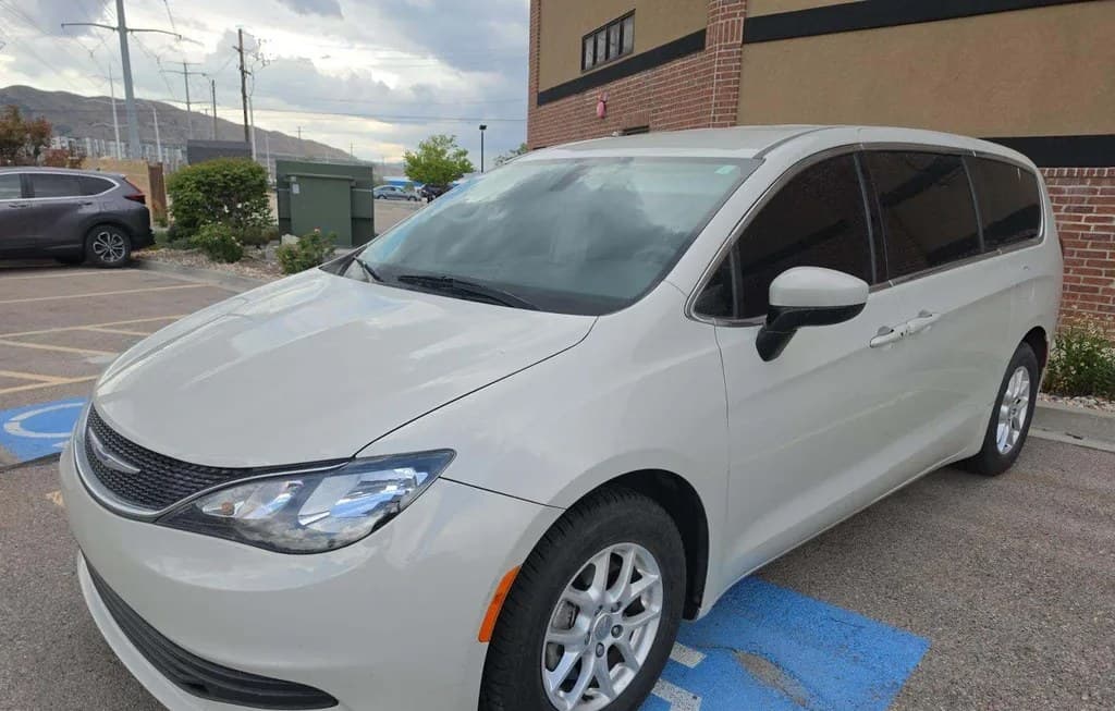 2019 CHRYSLER PACIFICA LX 121.6" WB 1