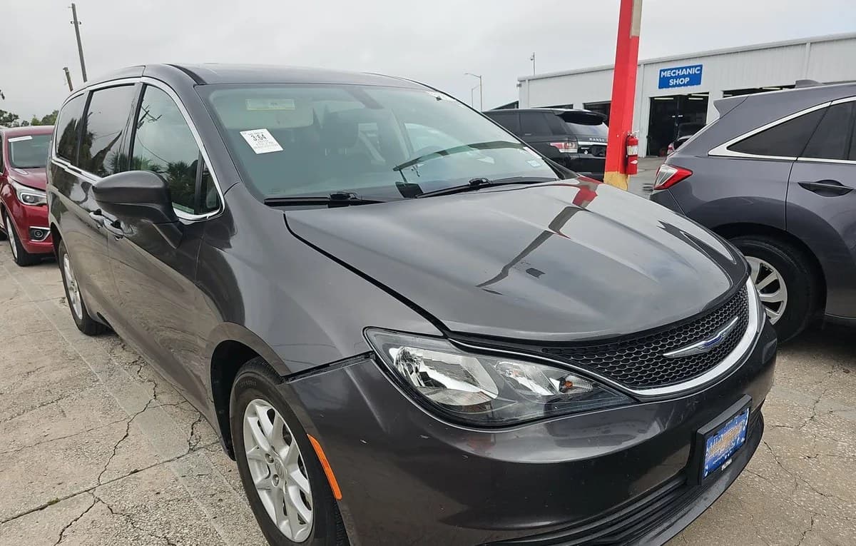 2019 CHRYSLER PACIFICA LX 121.6" WB 4