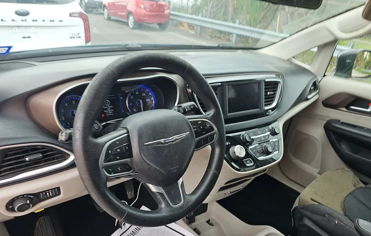 2019 CHRYSLER PACIFICA LX 121.6" WB 7