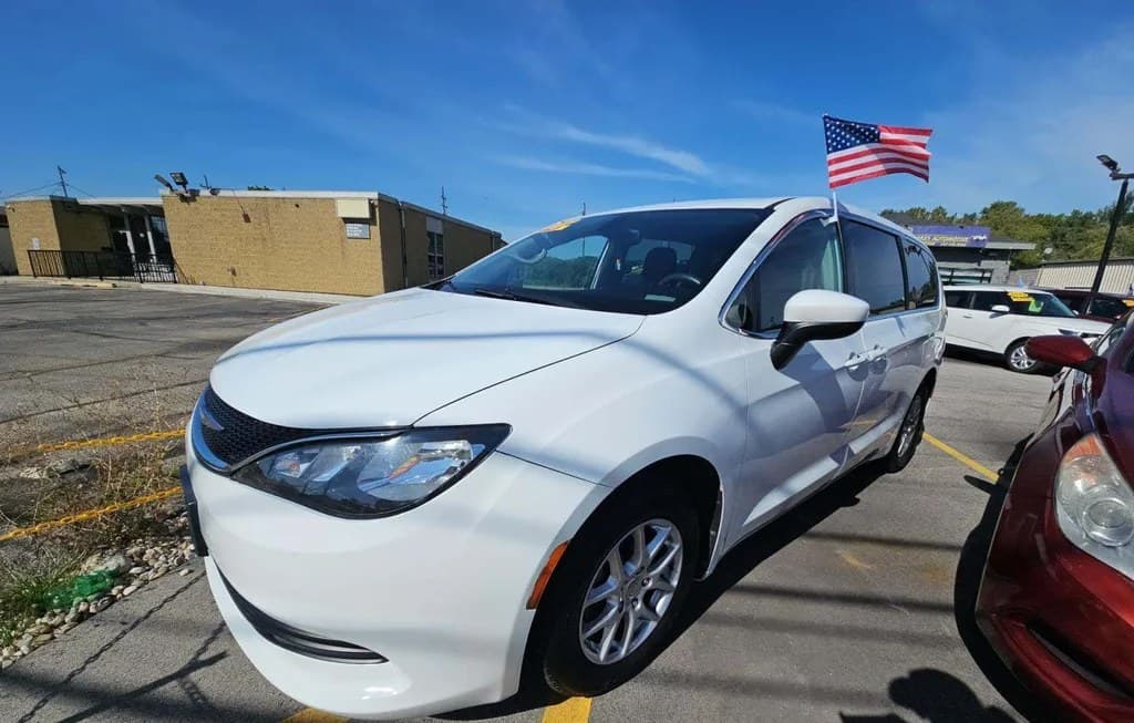 2017 CHRYSLER PACIFICA LX 121.6" WB 1