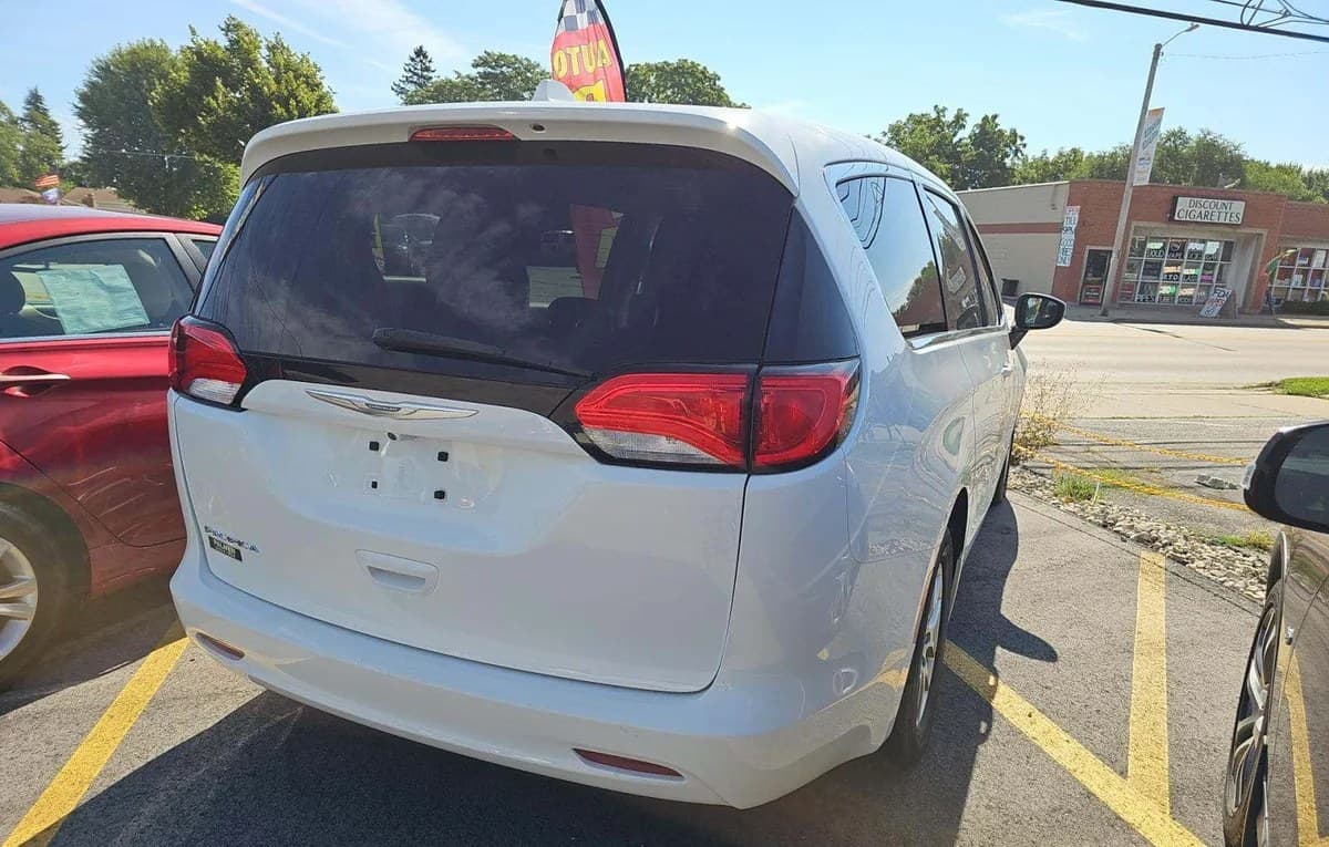 2017 CHRYSLER PACIFICA LX 121.6" WB 4