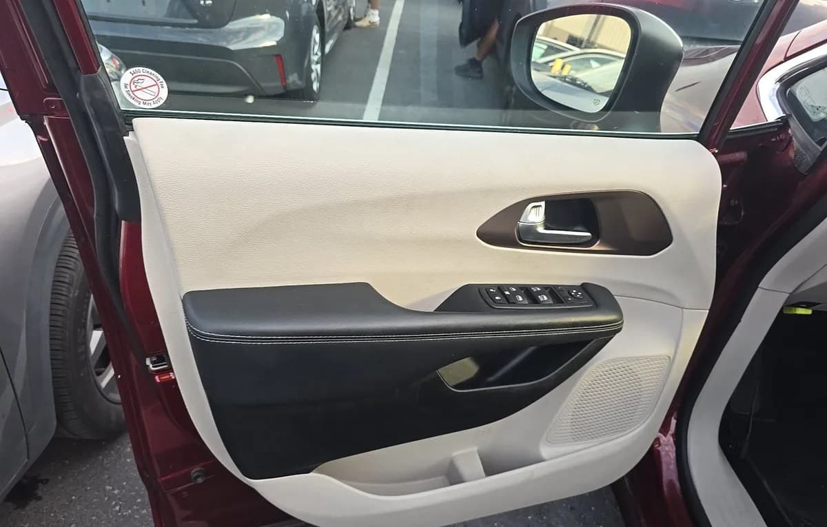 2023 CHRYSLER VOYAGER LX 121.6" WB 6