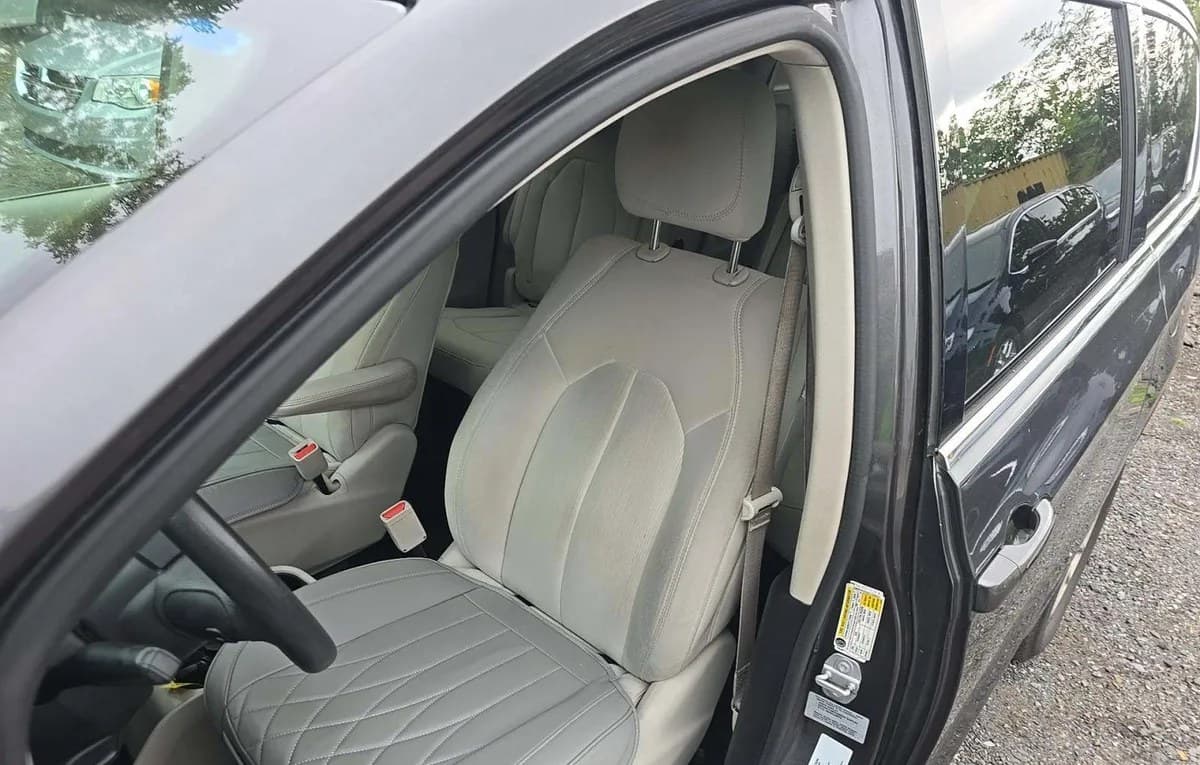 2017 CHRYSLER PACIFICA LX 121.6" WB 4
