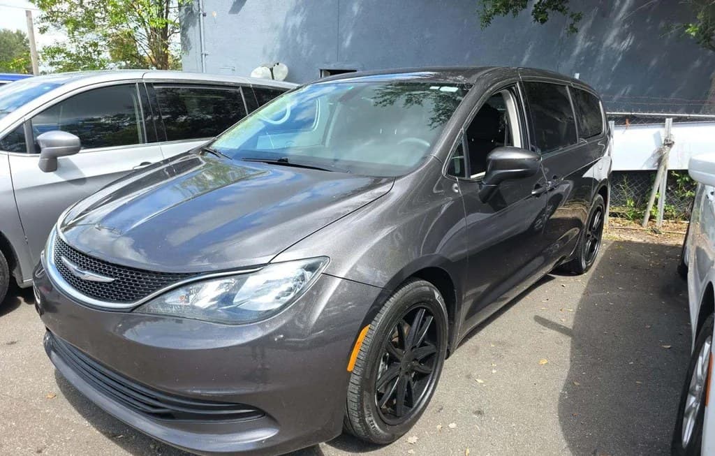 2017 CHRYSLER PACIFICA LX 121.6" WB 1